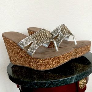 🌻Maurices platinum shiny shoe s9